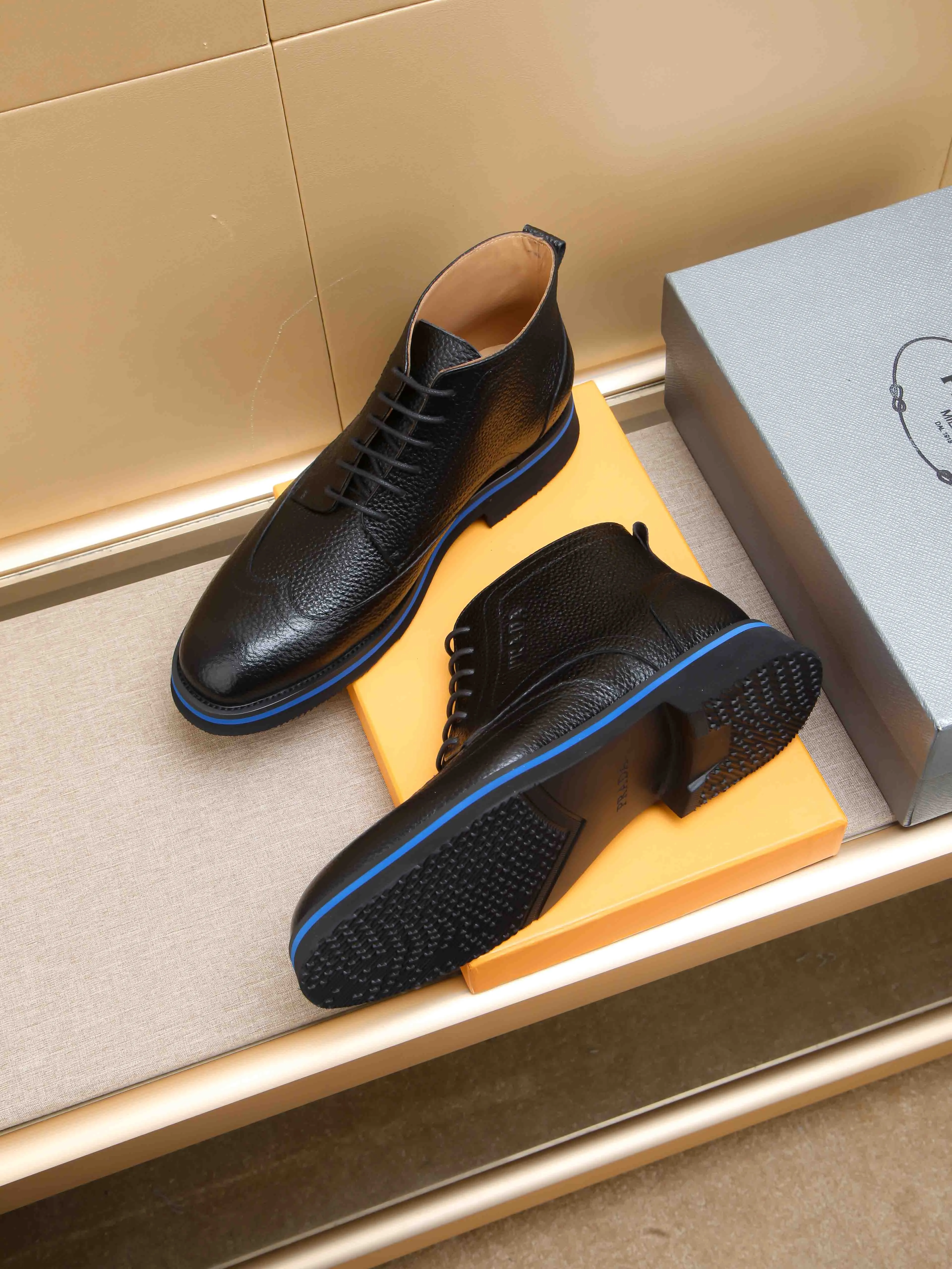 Men's shoes 💰620 💰 PRADA*——◾ Prada~Thick-soled men's shoes, original single-level perfect boutique, brogue style men's formal casual leather shoes, luxurious materials, imported cowhide, with water-dyed cowhide lining, 4.5cm increased PU foam lightweight outsole, perfectly restore the original classic, purchase the original 1:1 accurate replica, welcome all comparisons 🆚, the design is full of modernity, versatile and fashionable urban men! Size: 39-44 (38.45.46.47 customized)